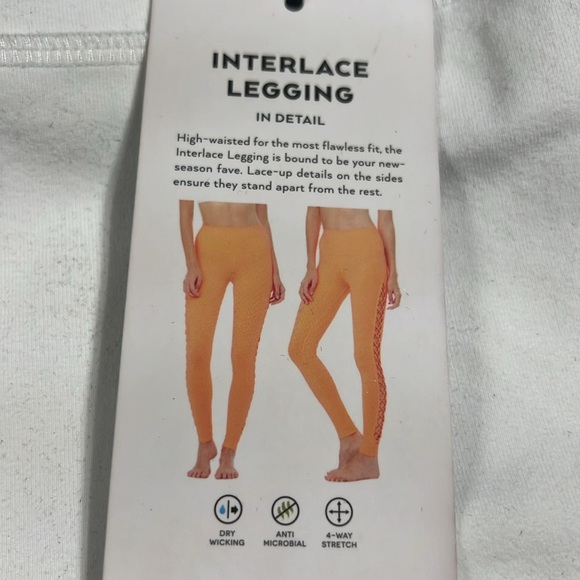 Alo interlace legging in detail 🌿 - Picture 3 of 11